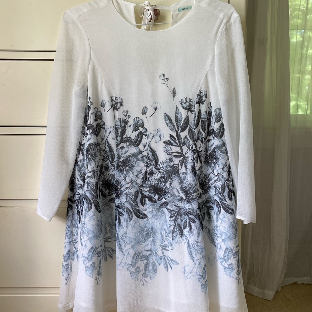 WHITE LONG SLEEVE FLORAL DRESS